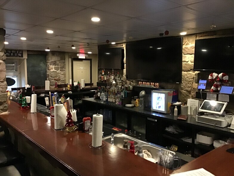 605 Main St, Hellertown, PA à vendre - Photo intérieure – Image 2 sur 29