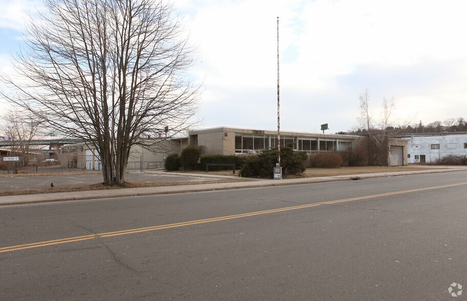 131 Freight St, Waterbury, CT à vendre - Photo de l’immeuble – Image 2 sur 2