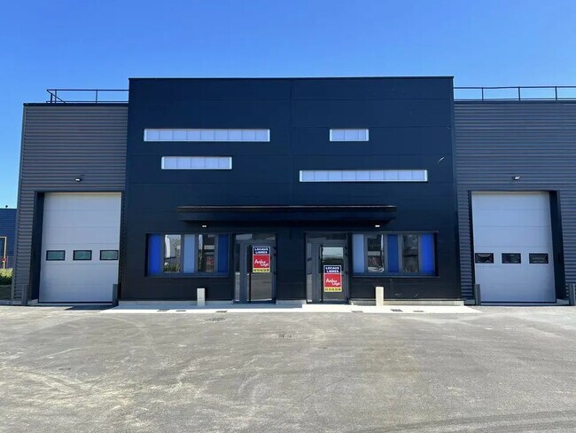 Plus de détails pour Local d'activités à louer