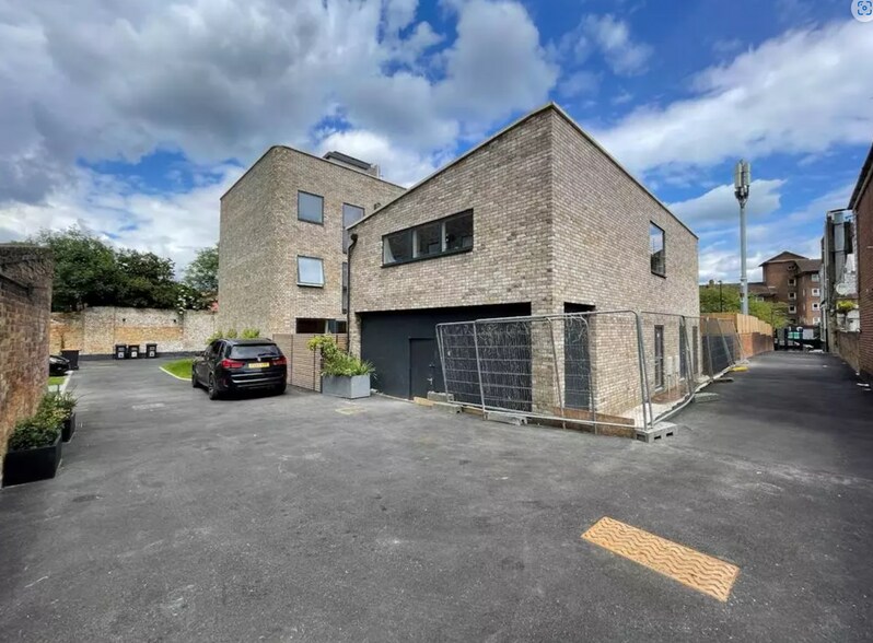 260 Knights Hl, Londres à vendre - Photo principale – Image 1 sur 10