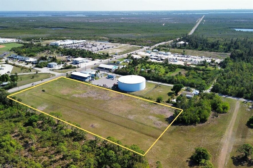 5361 Pine Island Rd NW, Bokeelia, FL à vendre - Photo de l’immeuble – Image 2 sur 11
