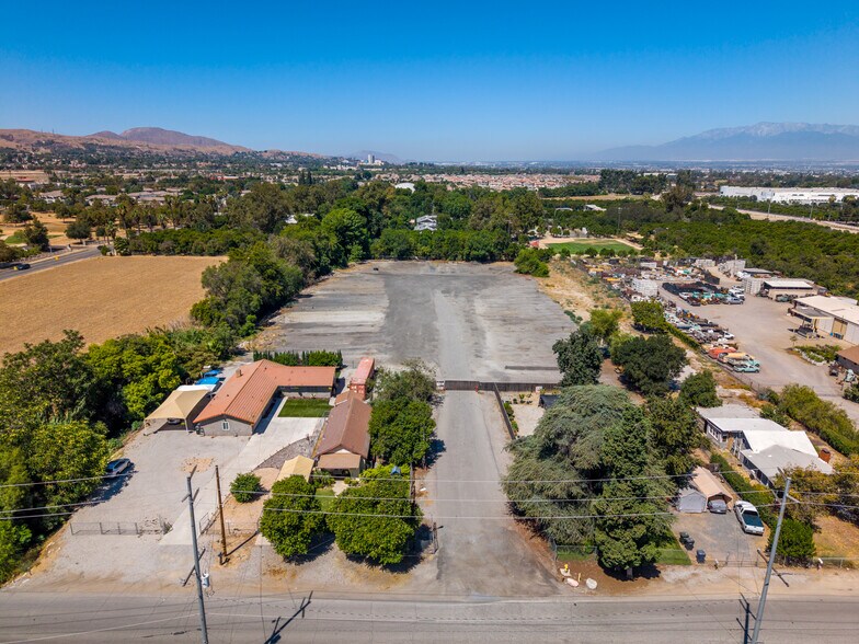 11006-11034 Iowa St, Redlands, CA à vendre - Photo de l’immeuble – Image 2 sur 6