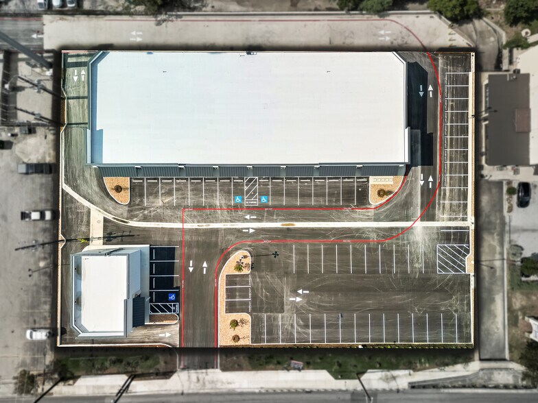 6410 Babcock Rd, San Antonio, TX à louer - Photo de l’immeuble – Image 2 sur 13