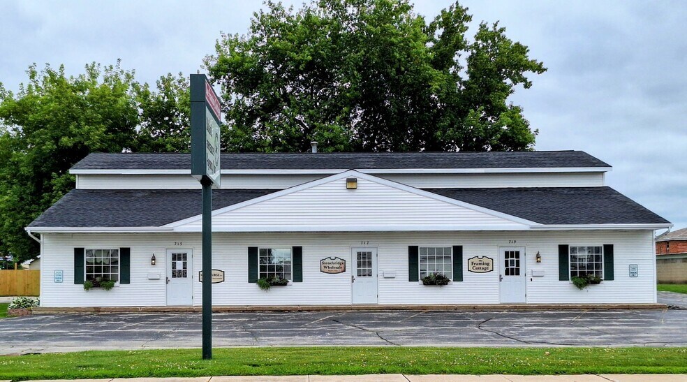 715-719 Schoen St, Green Bay, WI à louer - Photo de l’immeuble – Image 1 sur 9