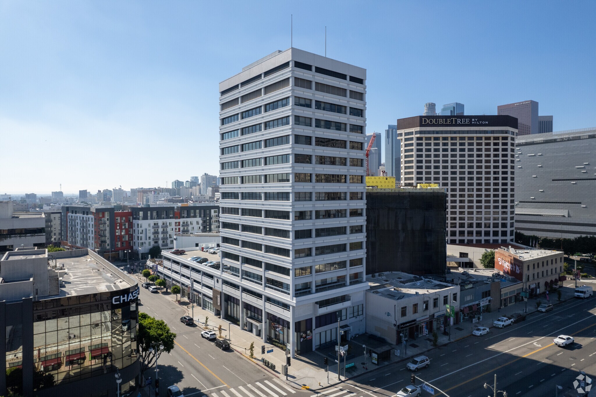 250 E 1st St, Los Angeles, CA à louer Photo de l’immeuble– Image 1 sur 5
