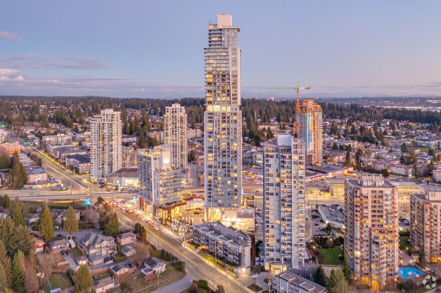 567 Clarke Rd, Coquitlam, BC à louer - Photo principale – Image 1 sur 12