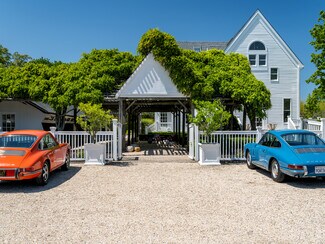 Plus de détails pour 257 County Road 39a, Southampton, NY - Local commercial à louer
