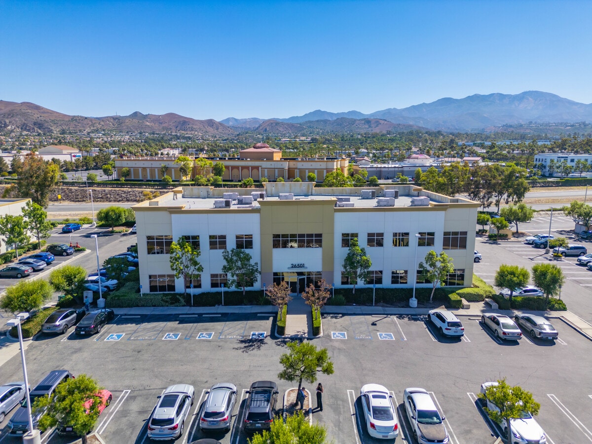 26501 Rancho Pky S, Lake Forest, CA 92630 - Lot 203 -  - Photo intérieure - Image 1 of 8