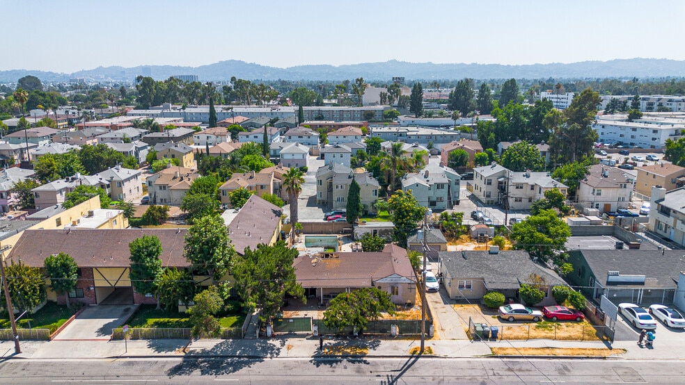 11618 Victory Blvd, North Hollywood, CA à vendre - Photo de l’immeuble – Image 1 sur 13