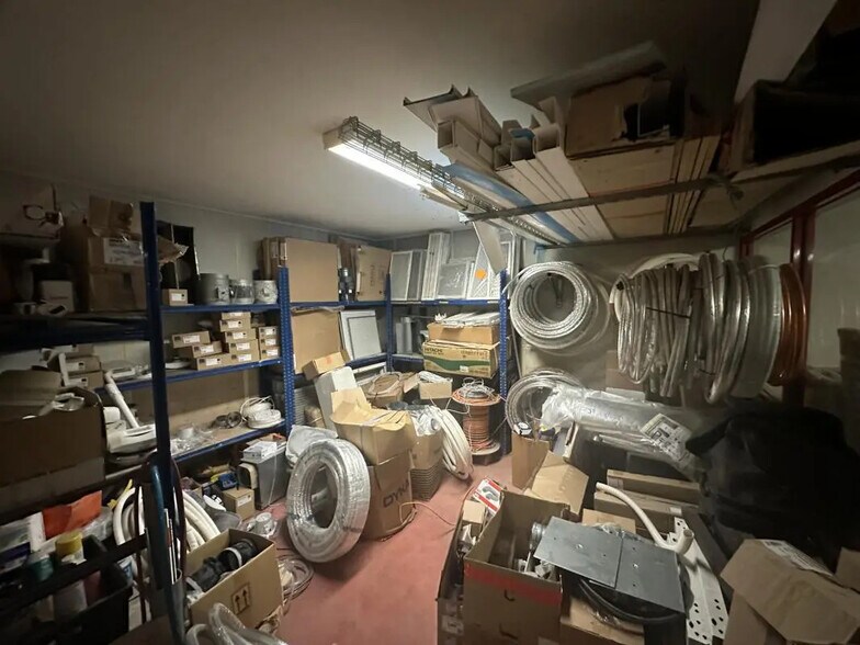 Local d'activités dans Fréjus à vendre - Photo de l’immeuble – Image 3 sur 30