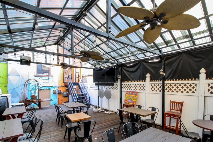 550 Court St, Brooklyn, NY à louer - Photo de l’immeuble – Image 3 sur 18