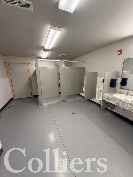 805 Parkcentre Way, Nampa, ID à louer - Photo de l’immeuble – Image 2 sur 6