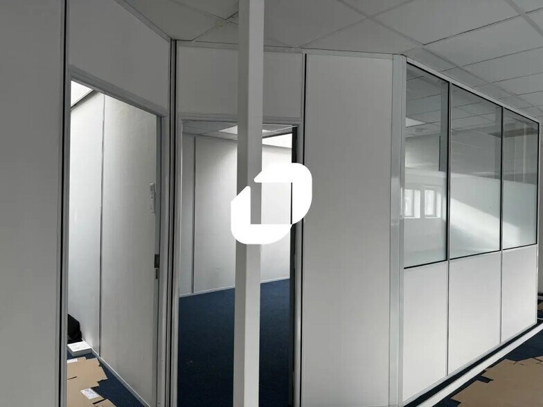 Bureau dans Échirolles à louer - Photo de l’immeuble – Image 3 sur 11