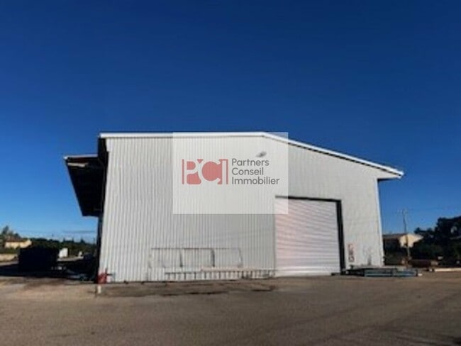 Plus de détails pour Local d'activités à louer