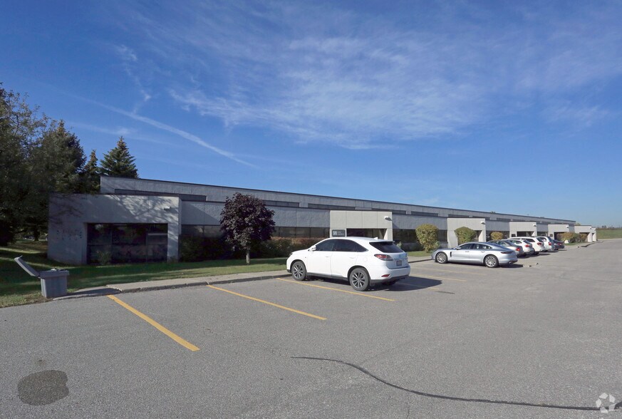 50 Valleywood Dr, Markham, ON à louer - Photo de l’immeuble – Image 2 sur 5