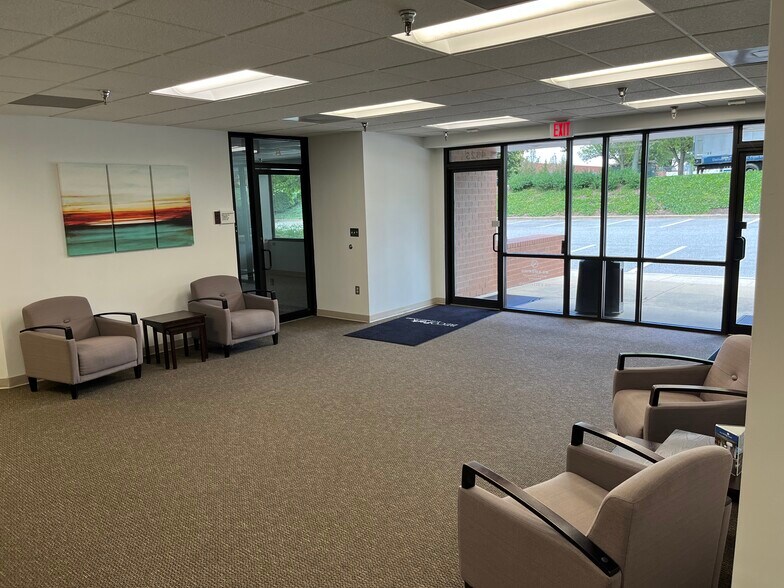 4315-4325 Forbes Blvd, Lanham, MD à louer - Hall d’entrée – Image 2 sur 7