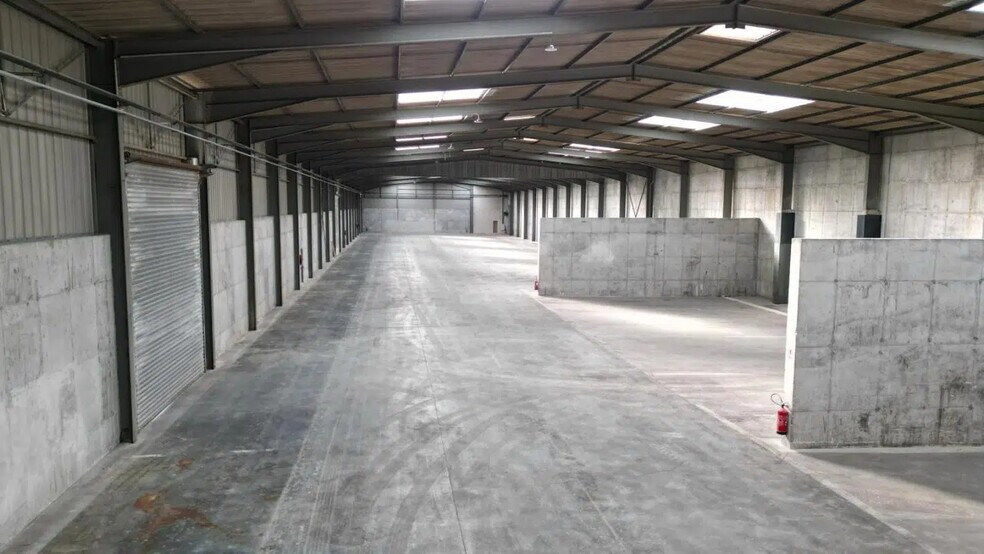 Industriel/Logistique dans PONT-D'AIN à vendre - Photo de l’immeuble – Image 2 sur 8