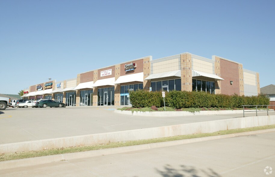 2150 S Douglas Blvd, Midwest City, OK à vendre - Photo de l’immeuble – Image 3 sur 8