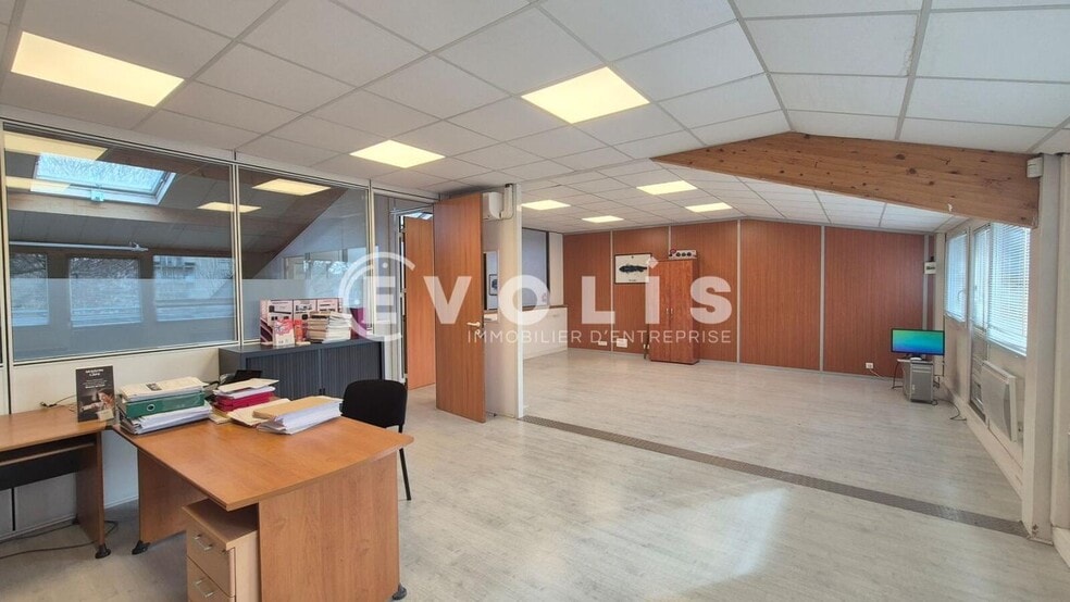 Local d'activités dans Émerainville à vendre - Photo intérieure – Image 3 sur 18