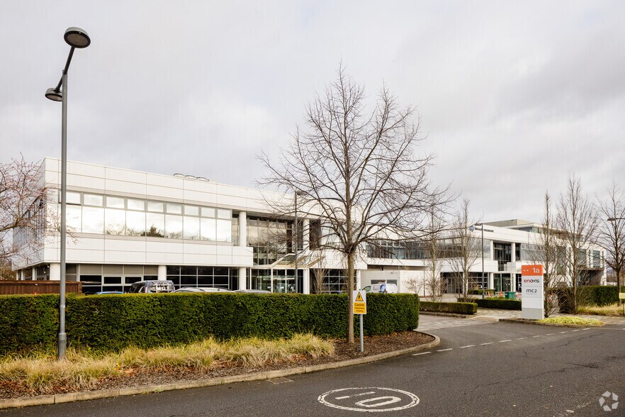 Guildford Business Park Rd, Guildford à louer - Photo principale – Image 1 sur 5