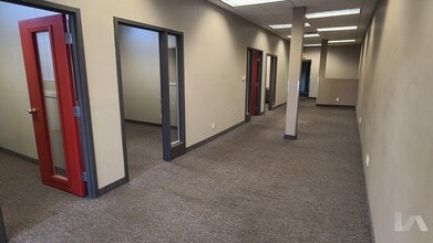 590 Nash Rd, Hamilton, ON à louer Photo intérieure– Image 2 sur 6