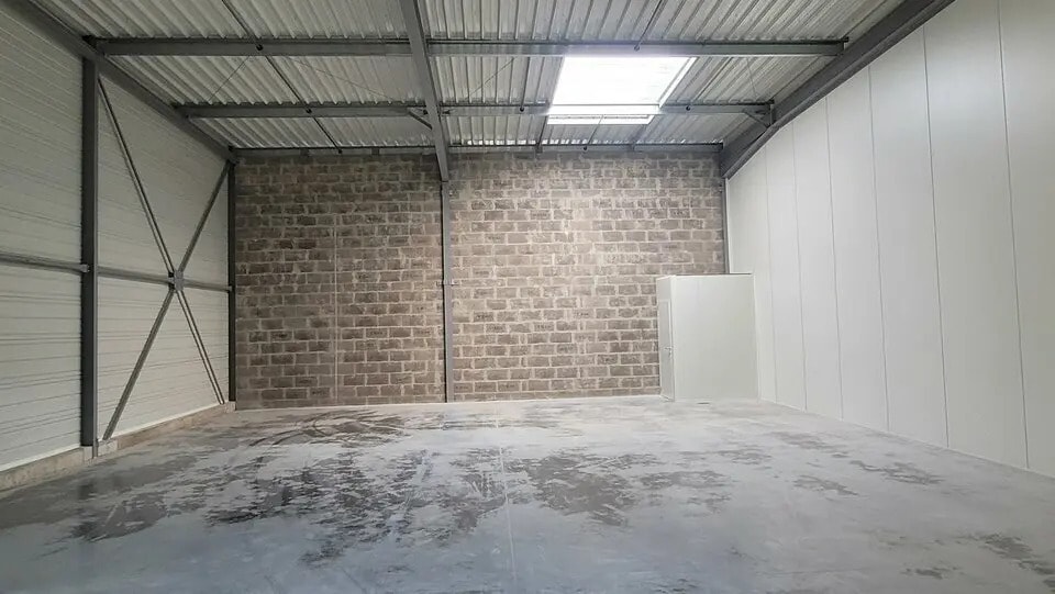 Local d’activités dans Oissel à louer - Photo de l’immeuble – Image 3 sur 8