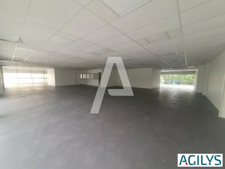 Local d’activités dans Champigny-sur-Marne à louer - Photo de l’immeuble – Image 3 sur 10
