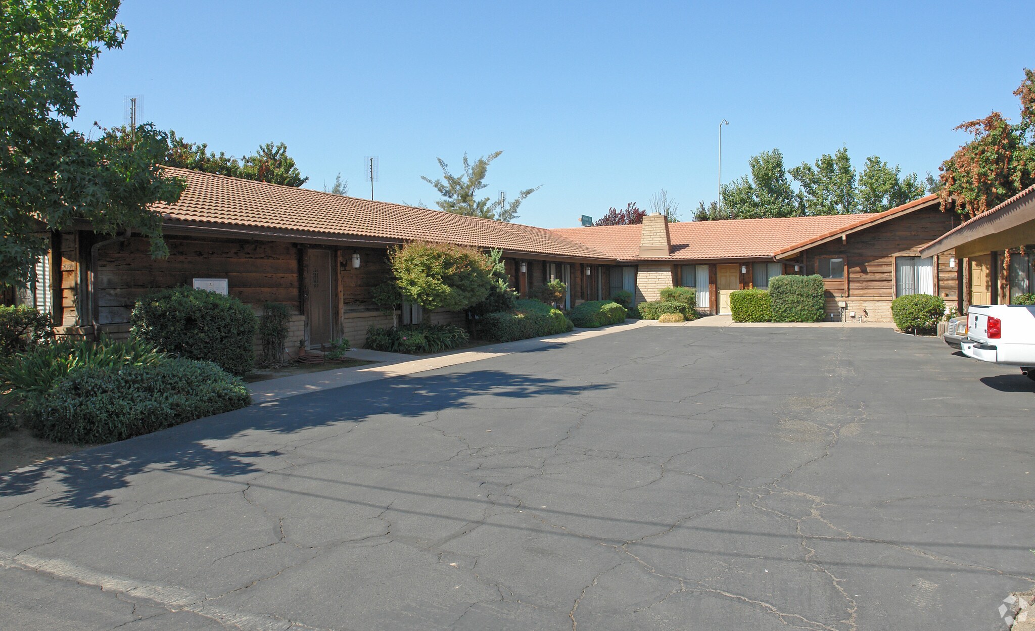 7089 N Howard St, Fresno, CA à vendre Photo principale– Image 1 sur 8