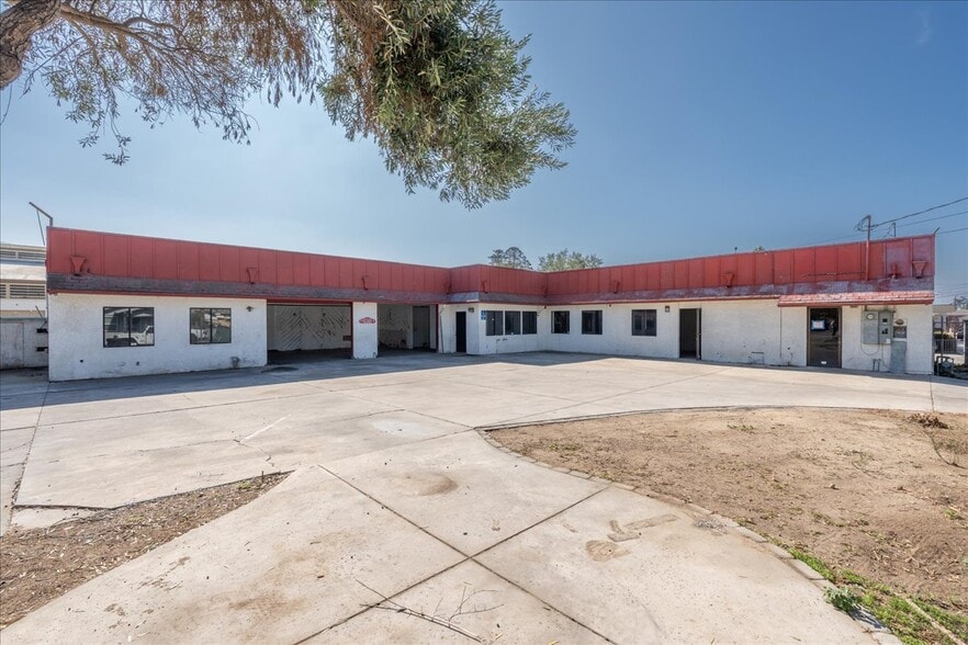 820 Railroad Ave, Santa Paula, CA à vendre - Photo de l’immeuble – Image 2 sur 20