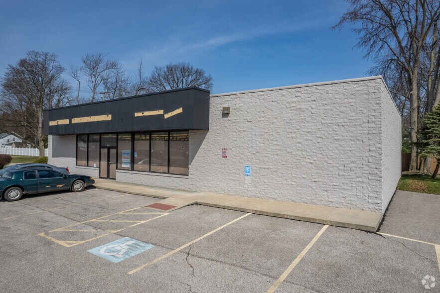 27650 Lorain Rd, North Olmsted, OH à louer - Photo de l’immeuble – Image 2 sur 7