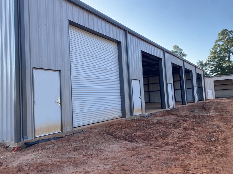 200 Porter Rd, Conroe, TX à louer - Photo de l’immeuble – Image 3 sur 9