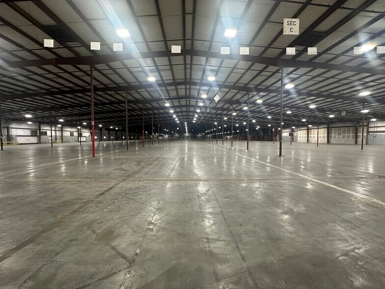 1100 N Redmond Rd, Jacksonville, AR à louer - Photo intérieure – Image 2 sur 22