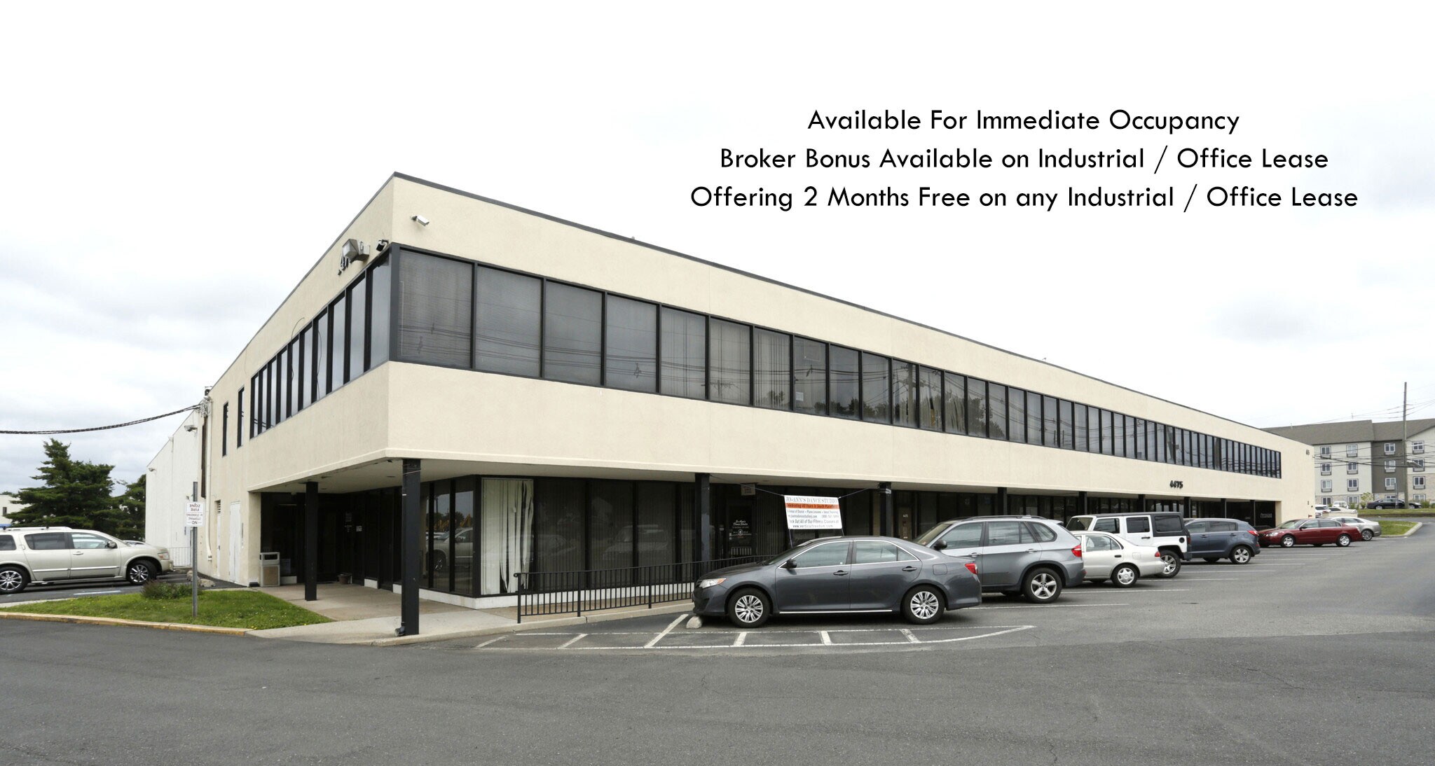 4475 S Clinton Ave, South Plainfield, NJ à louer Photo de l’immeuble– Image 1 sur 7