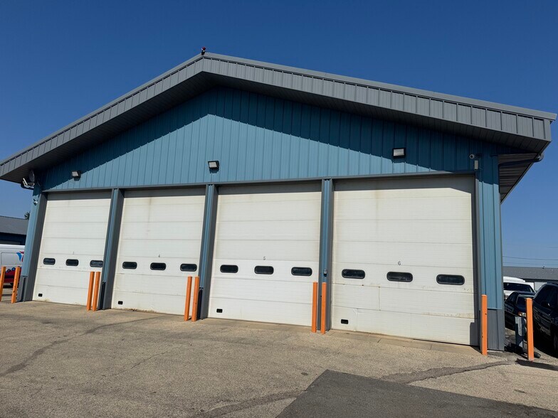 460 Jennings Dr, Lake In The Hills, IL à louer - Photo de l’immeuble – Image 2 sur 24