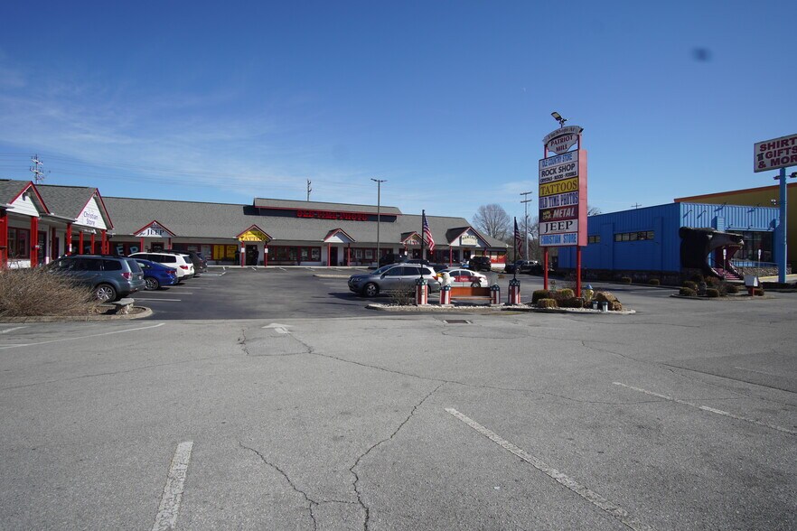 3475 Parkway, Pigeon Forge, TN à louer - Photo de l’immeuble – Image 2 sur 3