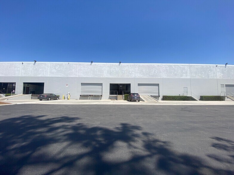 6301-6319 Chalet Dr, Commerce, CA à louer - Photo de l’immeuble – Image 2 sur 6