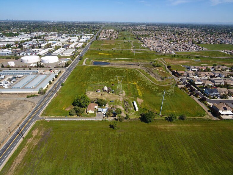 9846 Waterman Rd, Elk Grove, CA à vendre - Photo principale – Image 1 sur 4