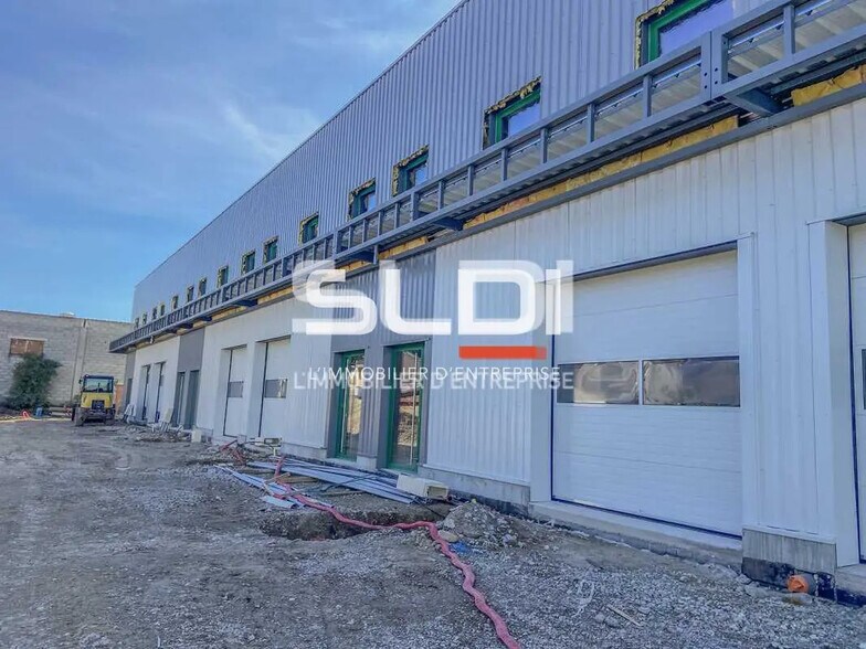 Local d’activités dans Mions à louer - Photo de l’immeuble – Image 2 sur 13