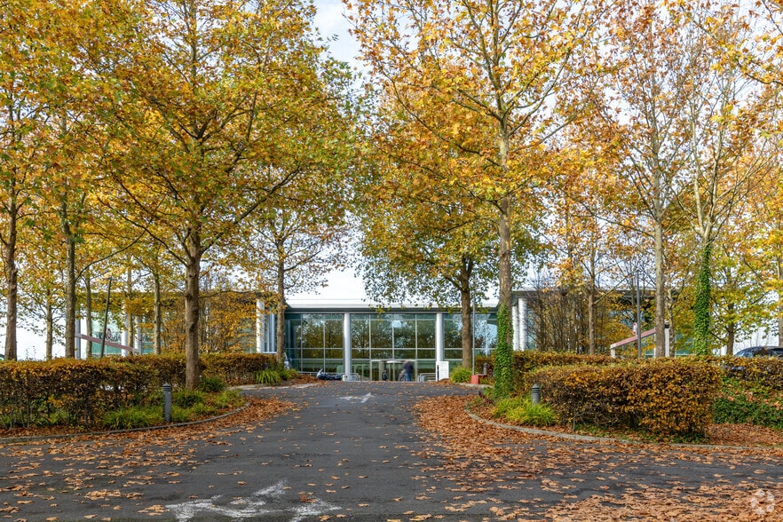 229 Rue De La Belle Etoile, Roissy-en-France à louer - Photo de l’immeuble – Image 2 sur 2