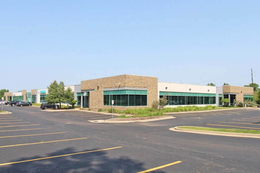 45330-45550 Commerce Center Dr, Plymouth, MI à vendre - Photo de l’immeuble – Image 2 sur 11
