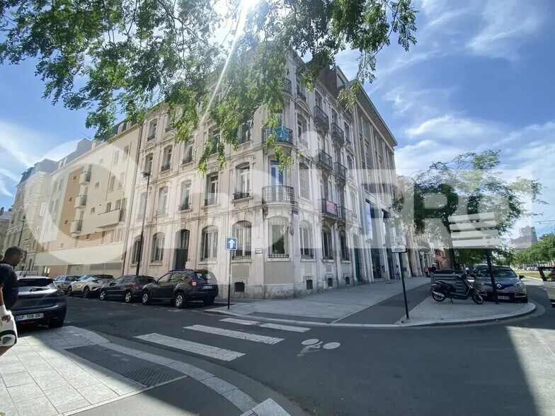 Bureau dans Le Havre à louer - Photo de l’immeuble – Image 1 sur 4