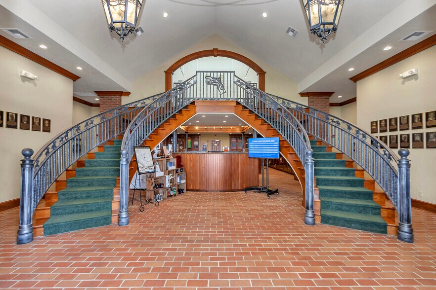 801 SW 60th Ave, Ocala, FL à louer - Photo de l’immeuble – Image 2 sur 28