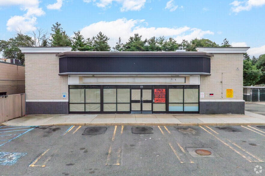 964 Merrick Rd, Baldwin, NY à vendre - Photo de l’immeuble – Image 3 sur 4