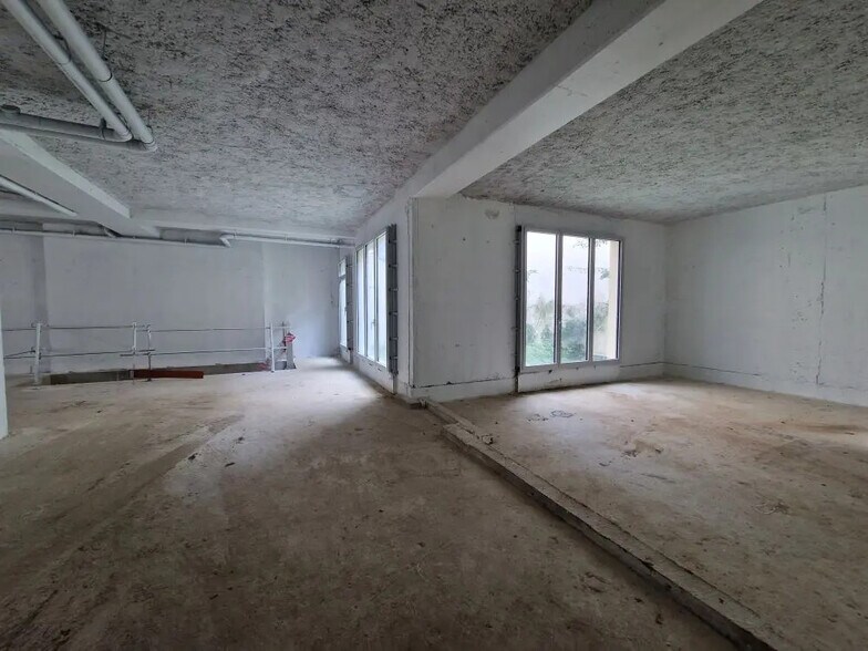 Local commercial dans Paris à vendre - Photo de l’immeuble – Image 2 sur 8