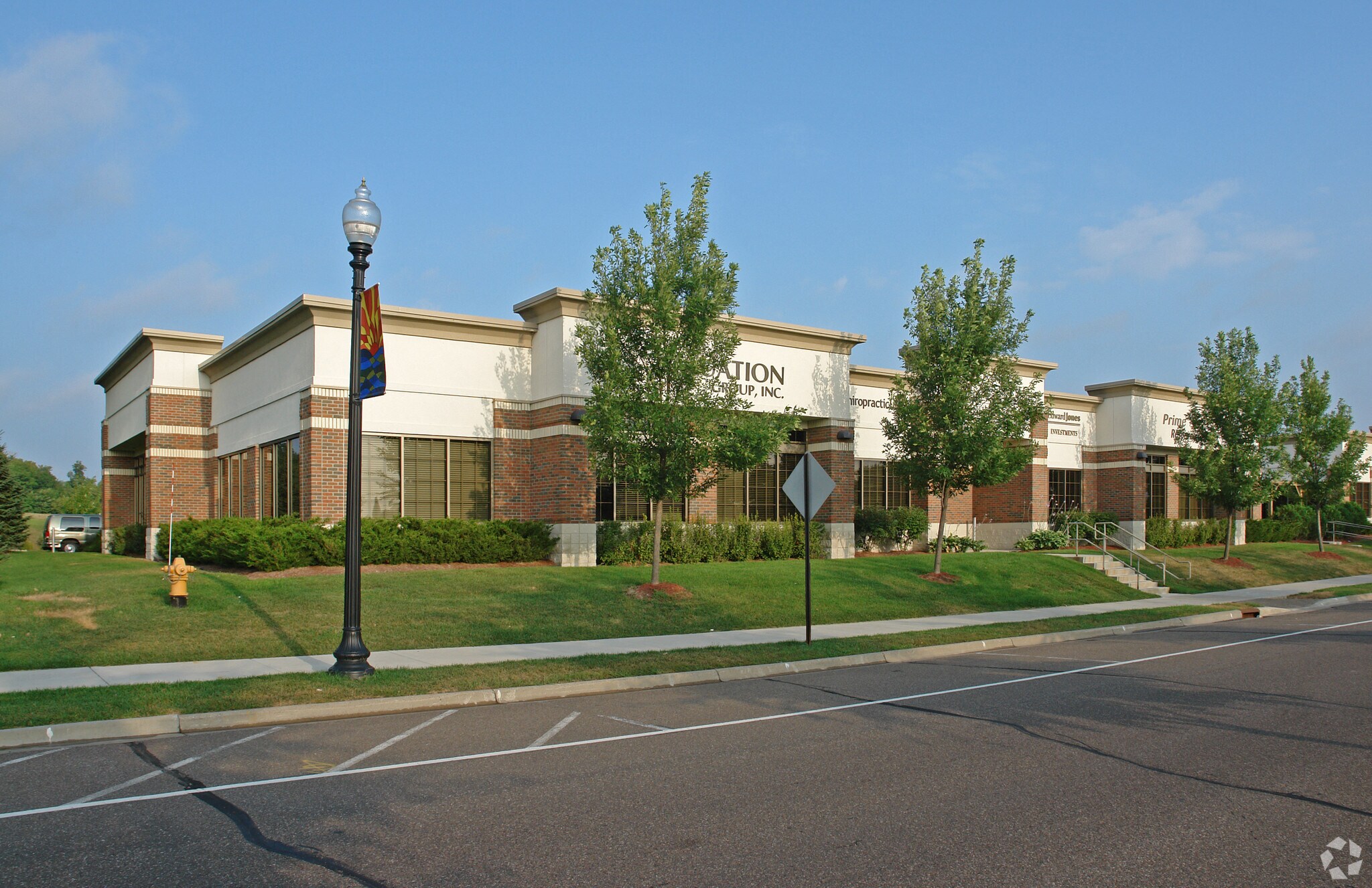 3675 Plymouth Blvd, Plymouth, MN à louer Photo principale– Image 1 sur 7