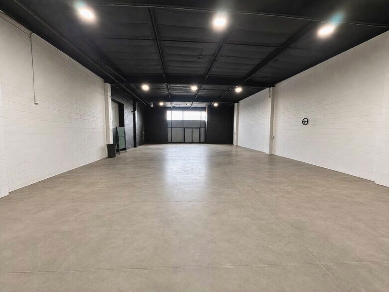 353 S Clarence St, Los Angeles, CA à louer - Photo de l’immeuble – Image 2 sur 4