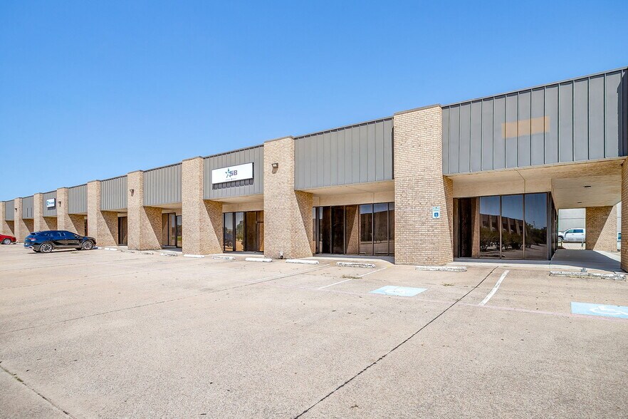 401 S Jim Wright Fwy, Fort Worth, TX à louer - Photo de l’immeuble – Image 1 sur 25