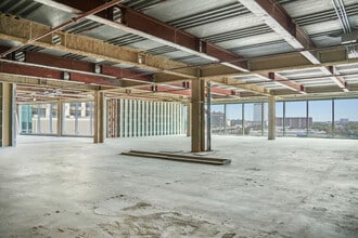 2100 Travis St, Houston, TX à louer Photo intérieure– Image 2 sur 6