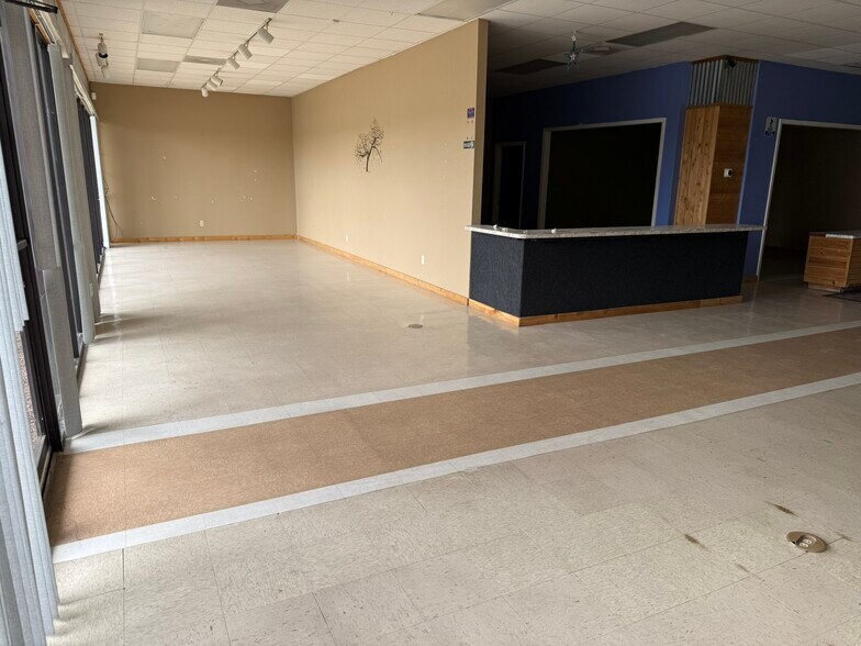 501 N Ed Carey Dr, Harlingen, TX à louer - Photo intérieure – Image 2 sur 6