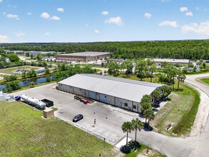 9971 Bavaria Rd, Fort Myers, FL à vendre Photo de l’immeuble– Image 2 sur 3